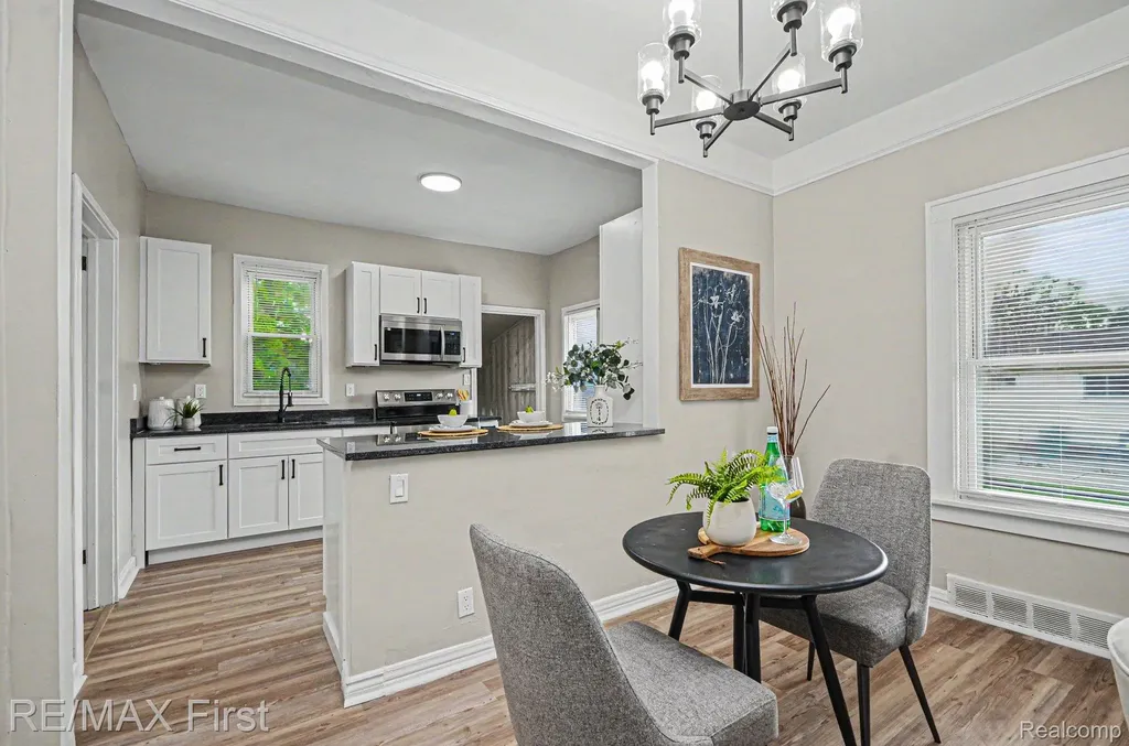 14842 Collinson Avenue Eastpointe City MI 48021