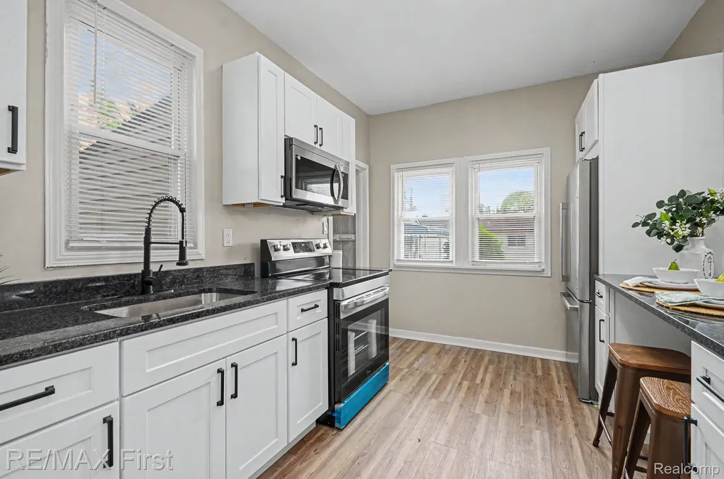 14842 Collinson Avenue Eastpointe City MI 48021
