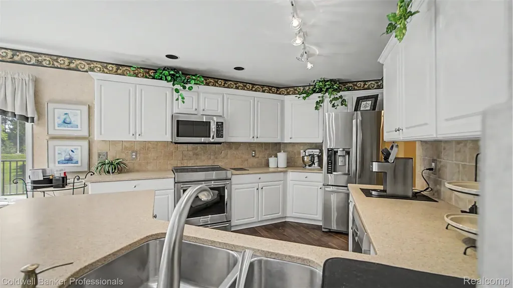 6400 Copper Creek Drive W Washington Township MI 48094
