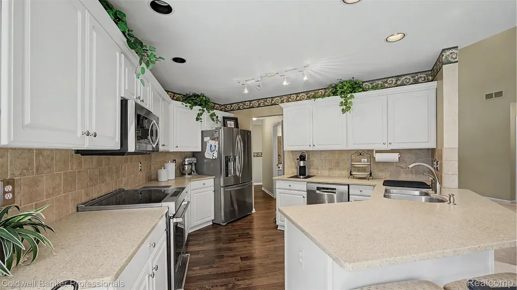 6400 Copper Creek Drive W Washington Township MI 48094