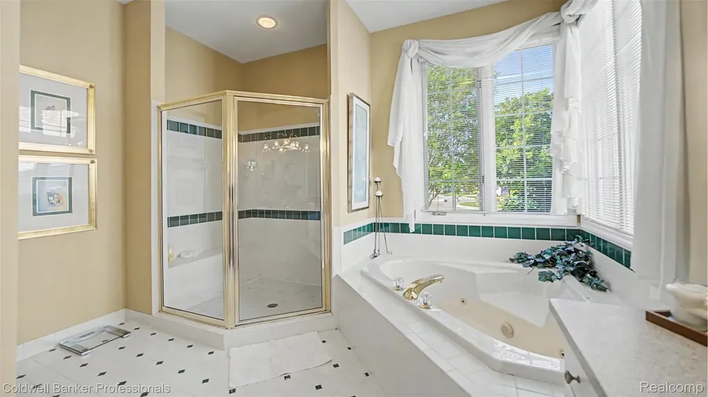6400 Copper Creek Drive W Washington Township MI 48094