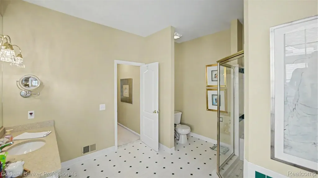 6400 Copper Creek Drive W Washington Township MI 48094