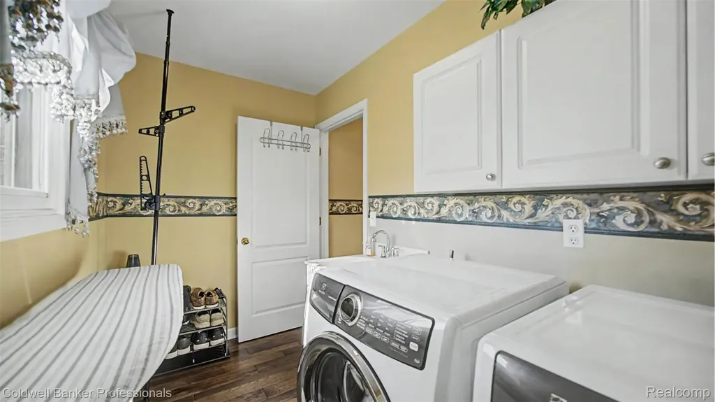 6400 Copper Creek Drive W Washington Township MI 48094