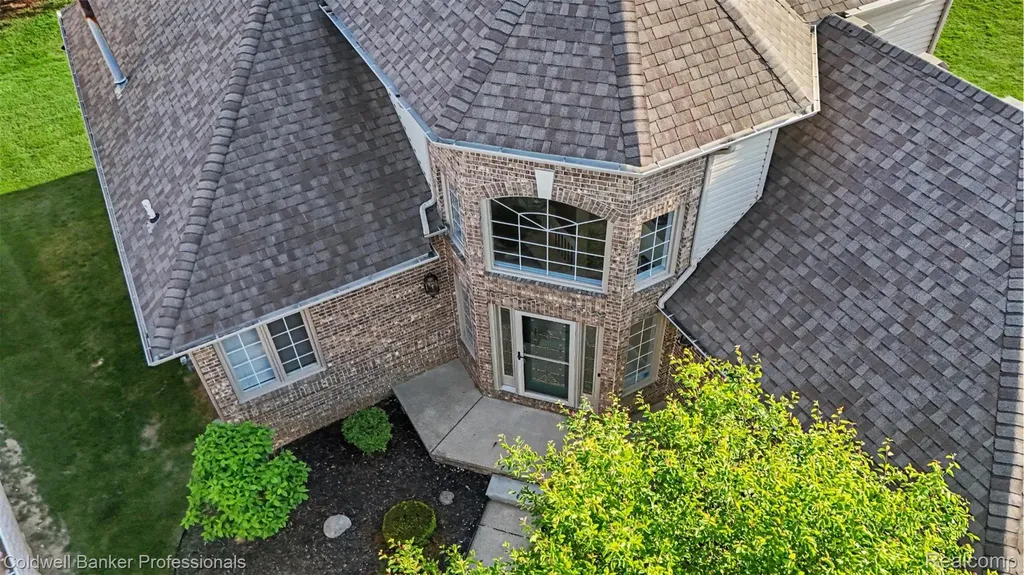 6400 Copper Creek Drive W Washington Township MI 48094