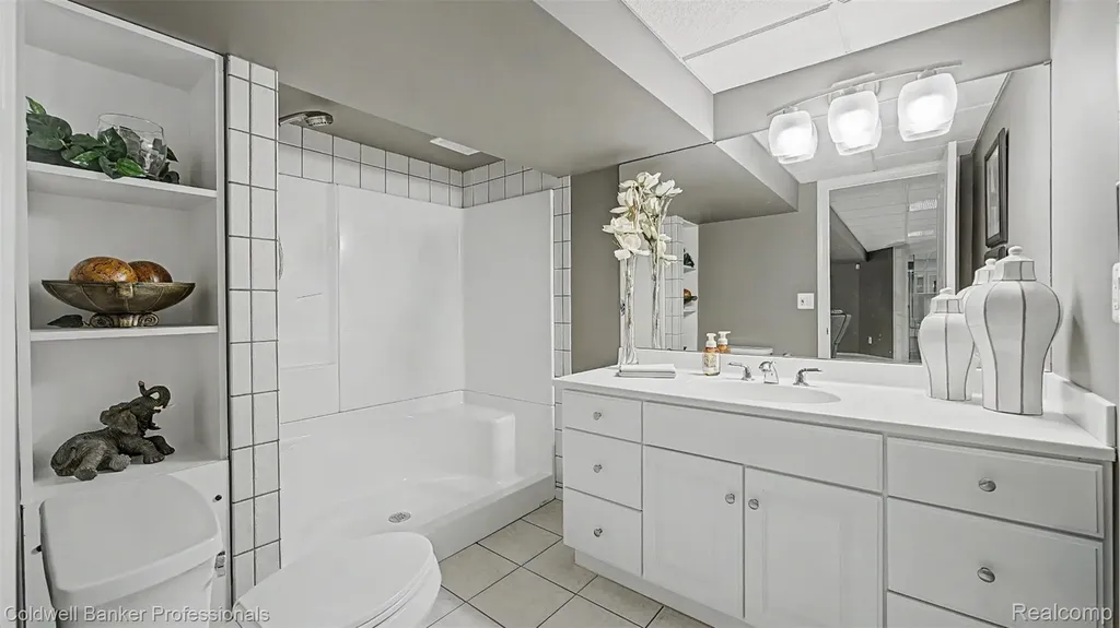 6400 Copper Creek Drive W Washington Township MI 48094