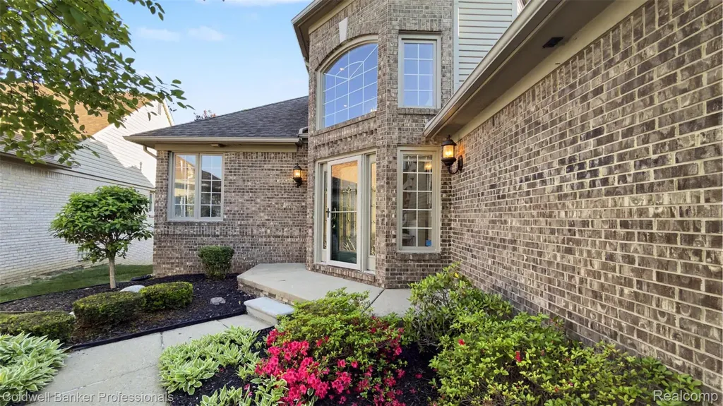 6400 Copper Creek Drive W Washington Township MI 48094