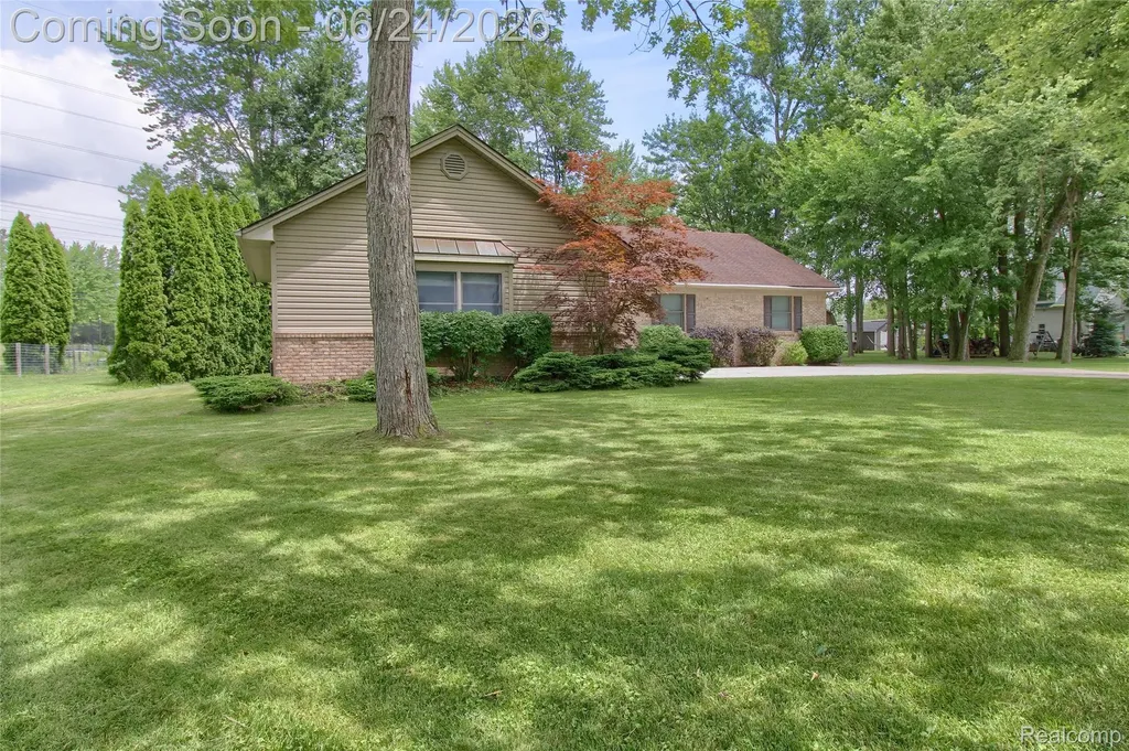 24487 Dugan Drive Huron Charter Township MI 48164