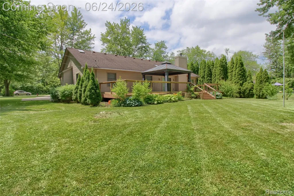 24487 Dugan Drive Huron Charter Township MI 48164
