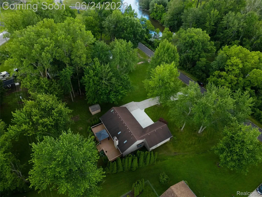 24487 Dugan Drive Huron Charter Township MI 48164