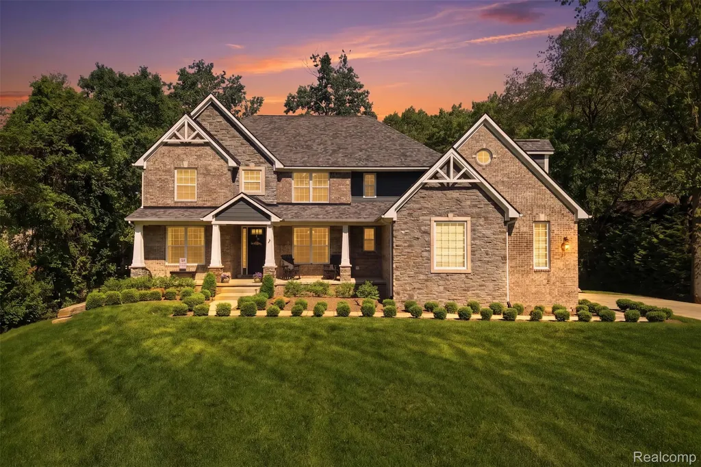 7375 N Mistwood Drive White Lake Charter Township MI 48383