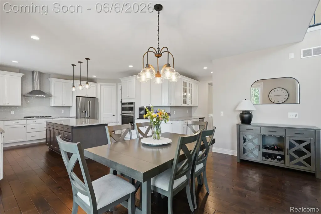7375 N Mistwood Drive White Lake Charter Township MI 48383