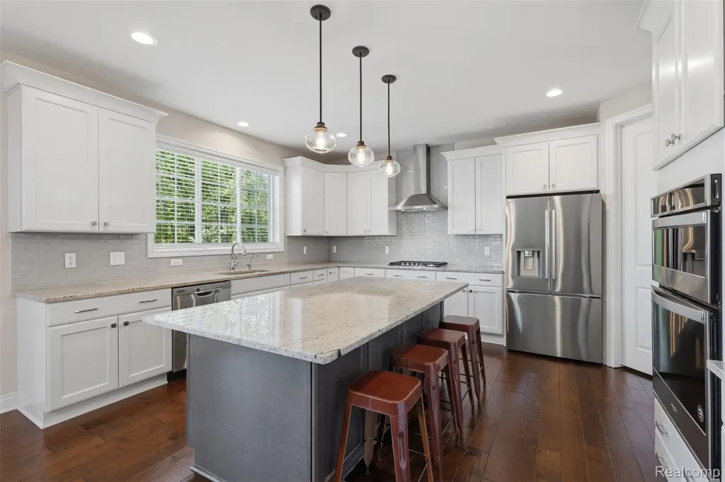 7375 N Mistwood Drive White Lake Charter Township MI 48383