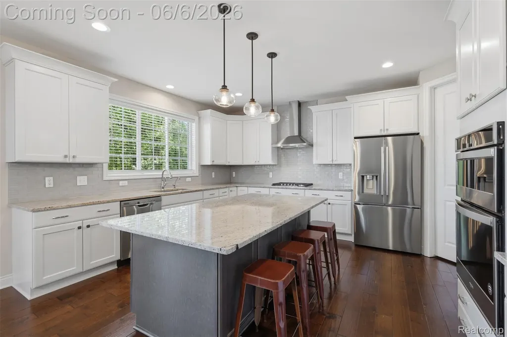 7375 N Mistwood Drive White Lake Charter Township MI 48383