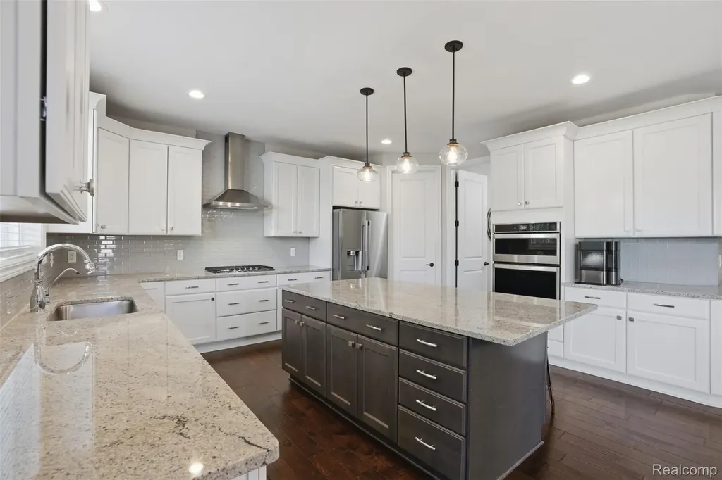 7375 N Mistwood Drive White Lake Charter Township MI 48383