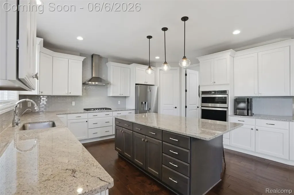 7375 N Mistwood Drive White Lake Charter Township MI 48383