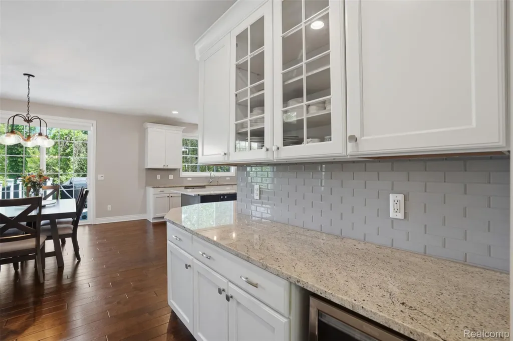7375 N Mistwood Drive White Lake Charter Township MI 48383