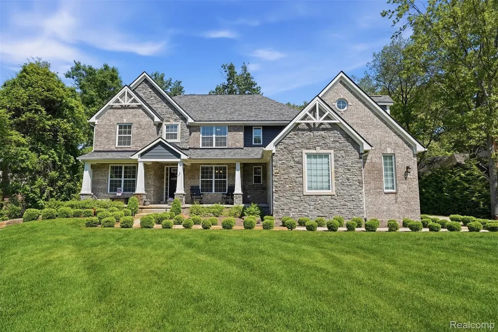 7375 N Mistwood Drive White Lake Charter Township MI 48383