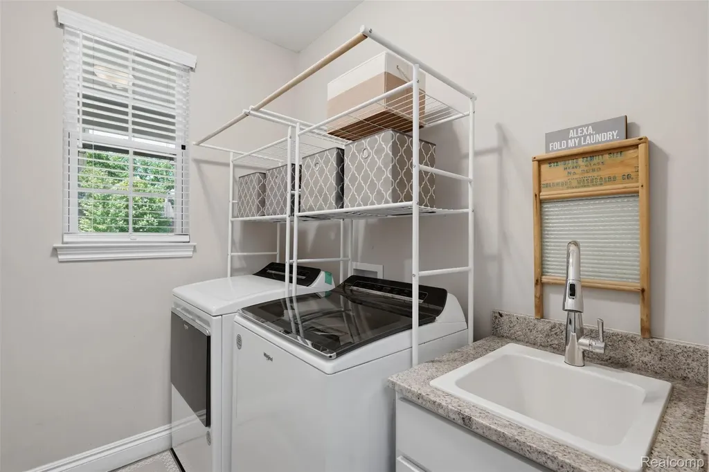 7375 N Mistwood Drive White Lake Charter Township MI 48383