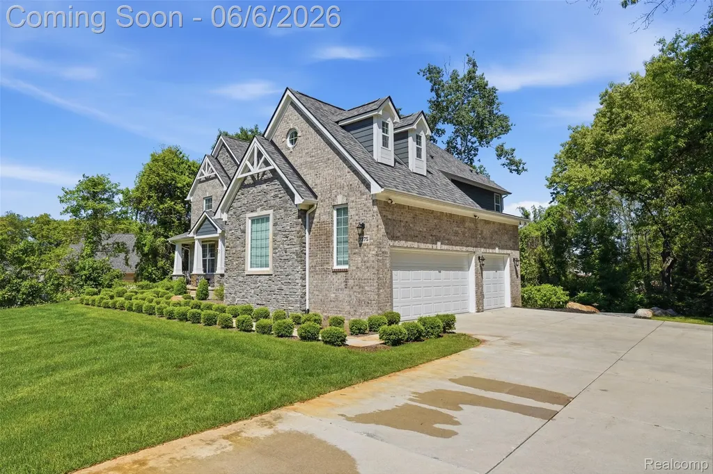 7375 N Mistwood Drive White Lake Charter Township MI 48383