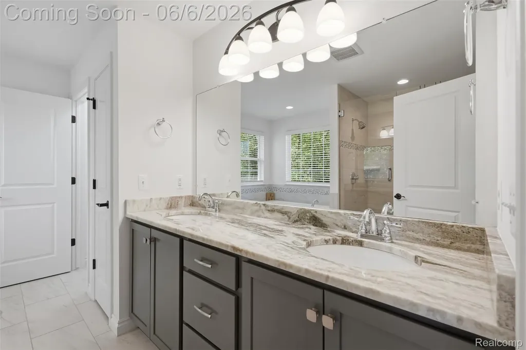 7375 N Mistwood Drive White Lake Charter Township MI 48383