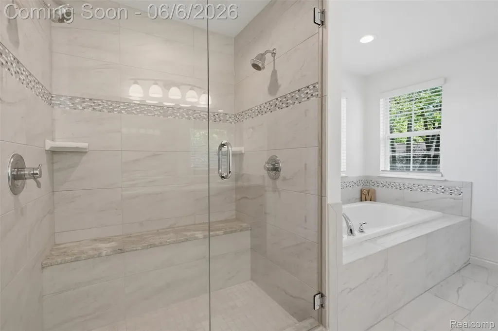 7375 N Mistwood Drive White Lake Charter Township MI 48383