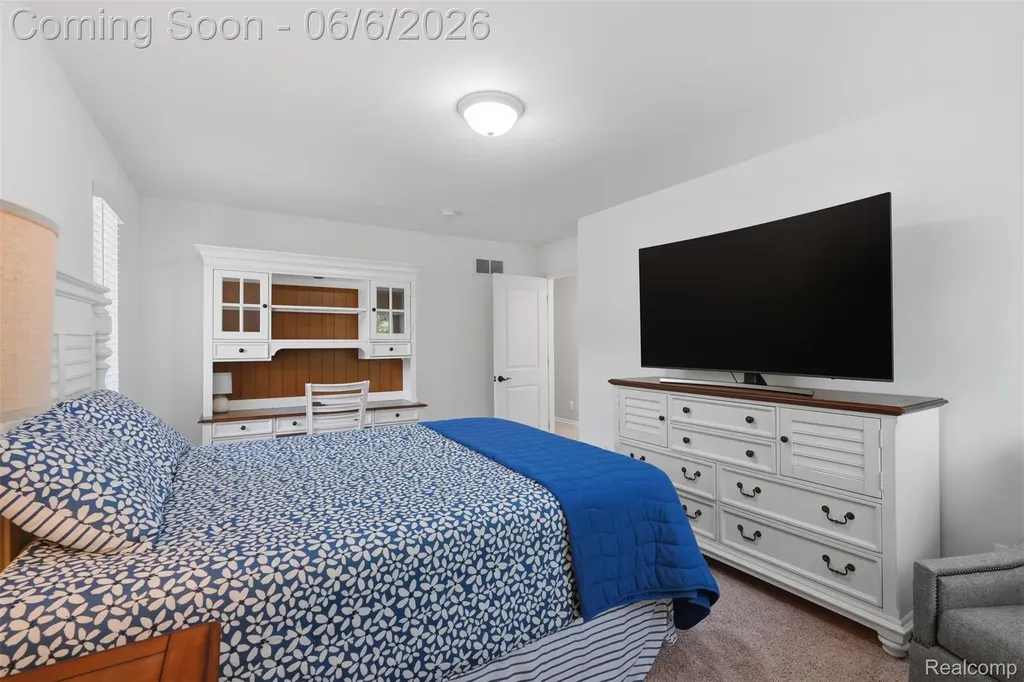 7375 N Mistwood Drive White Lake Charter Township MI 48383