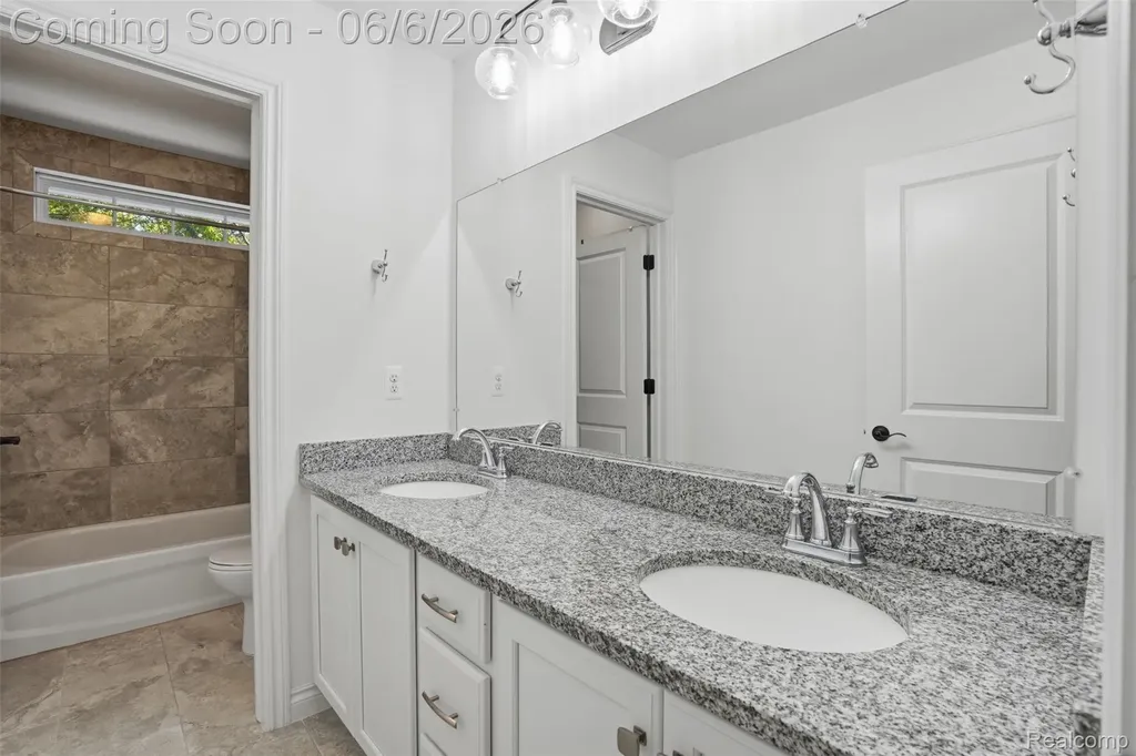 7375 N Mistwood Drive White Lake Charter Township MI 48383