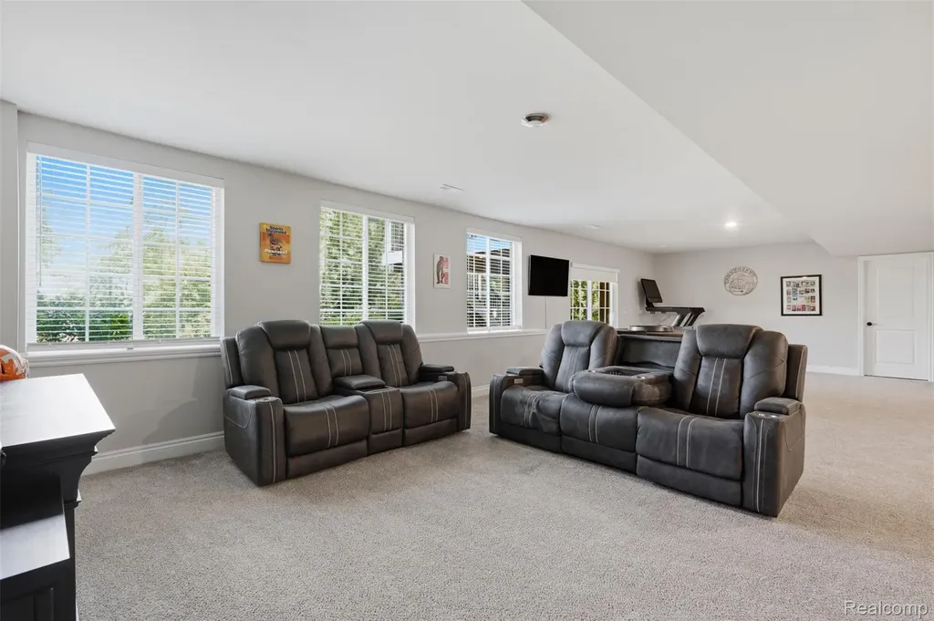 7375 N Mistwood Drive White Lake Charter Township MI 48383