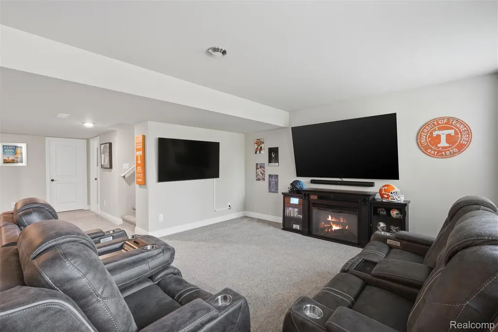 7375 N Mistwood Drive White Lake Charter Township MI 48383