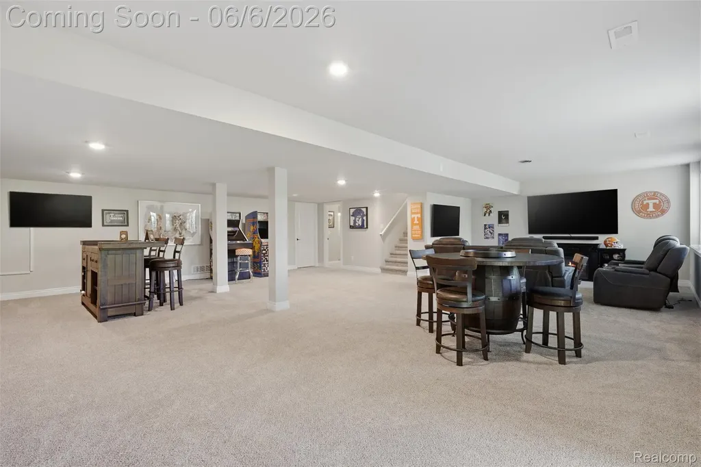 7375 N Mistwood Drive White Lake Charter Township MI 48383