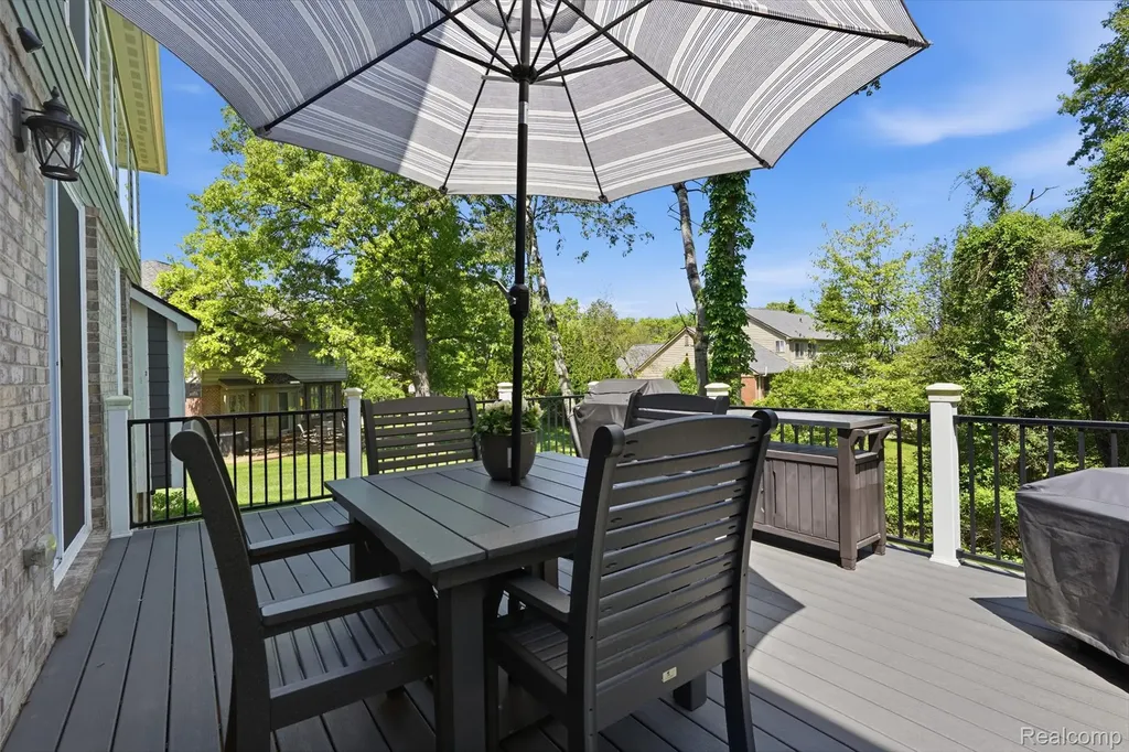 7375 N Mistwood Drive White Lake Charter Township MI 48383