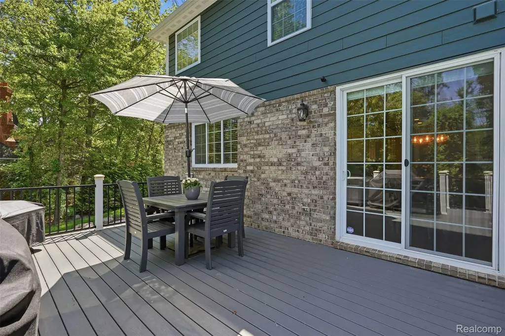 7375 N Mistwood Drive White Lake Charter Township MI 48383