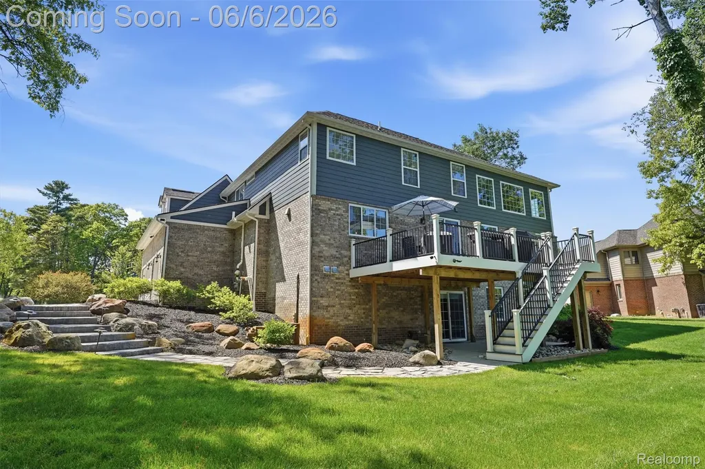 7375 N Mistwood Drive White Lake Charter Township MI 48383