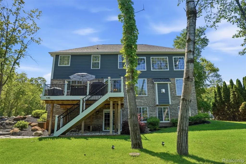 7375 N Mistwood Drive White Lake Charter Township MI 48383