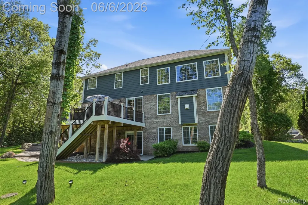 7375 N Mistwood Drive White Lake Charter Township MI 48383