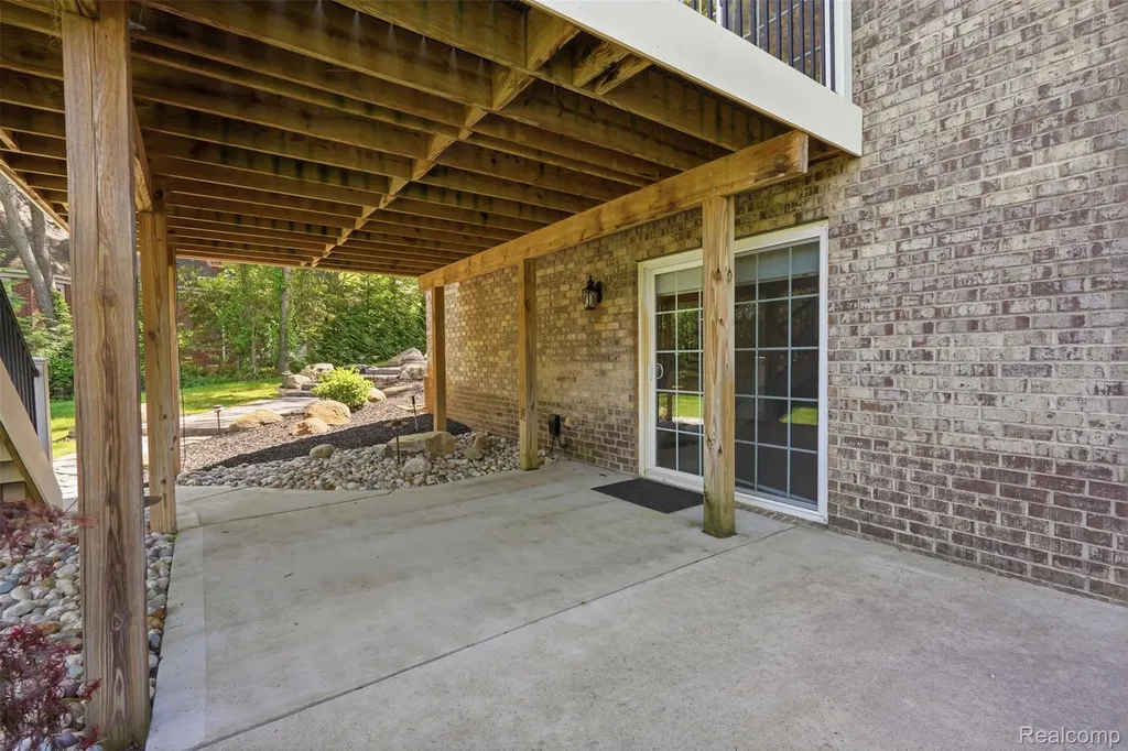 7375 N Mistwood Drive White Lake Charter Township MI 48383