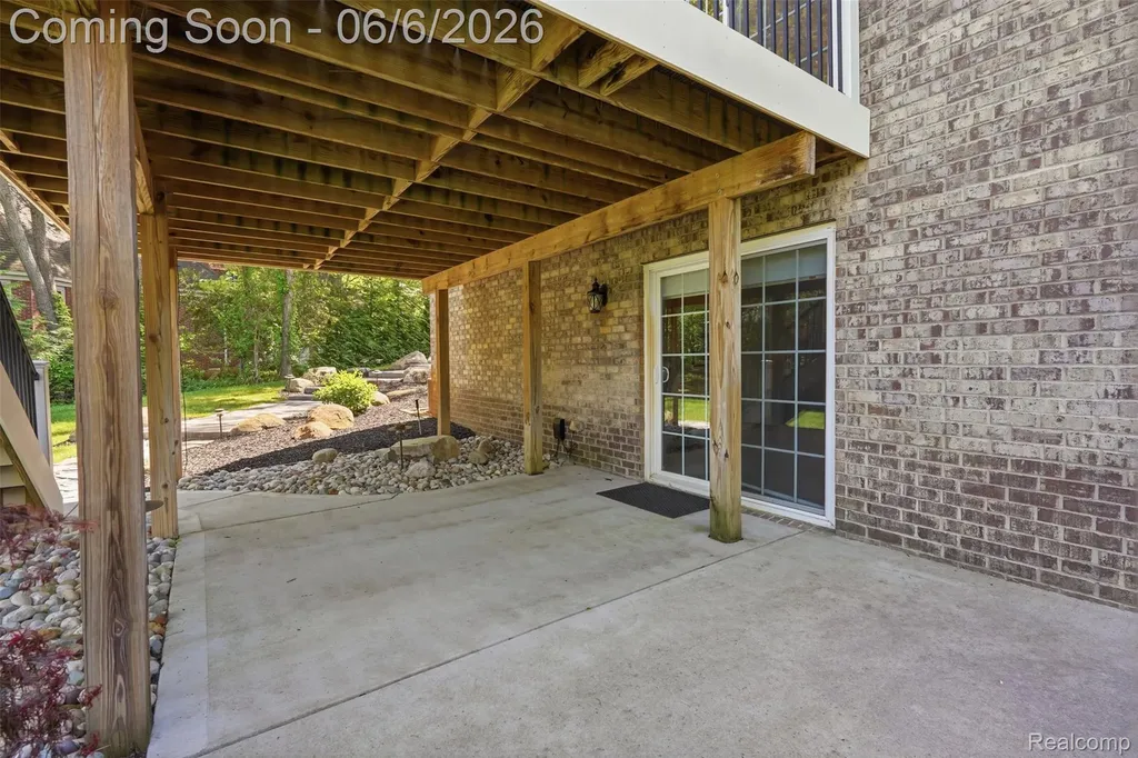 7375 N Mistwood Drive White Lake Charter Township MI 48383