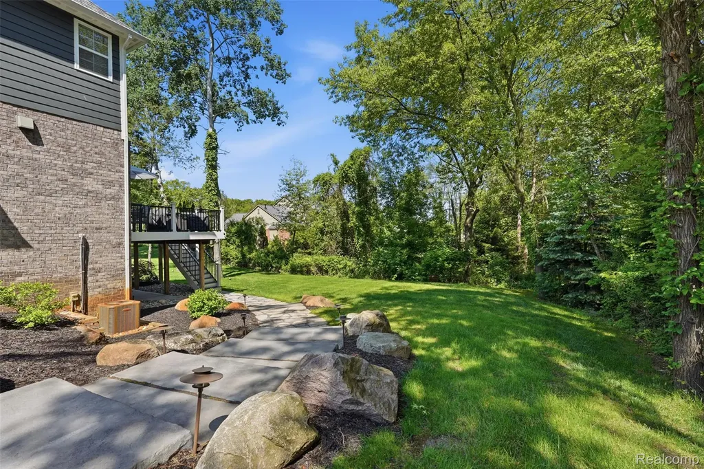 7375 N Mistwood Drive White Lake Charter Township MI 48383