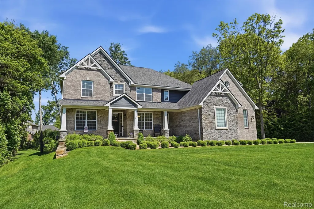 7375 N Mistwood Drive White Lake Charter Township MI 48383