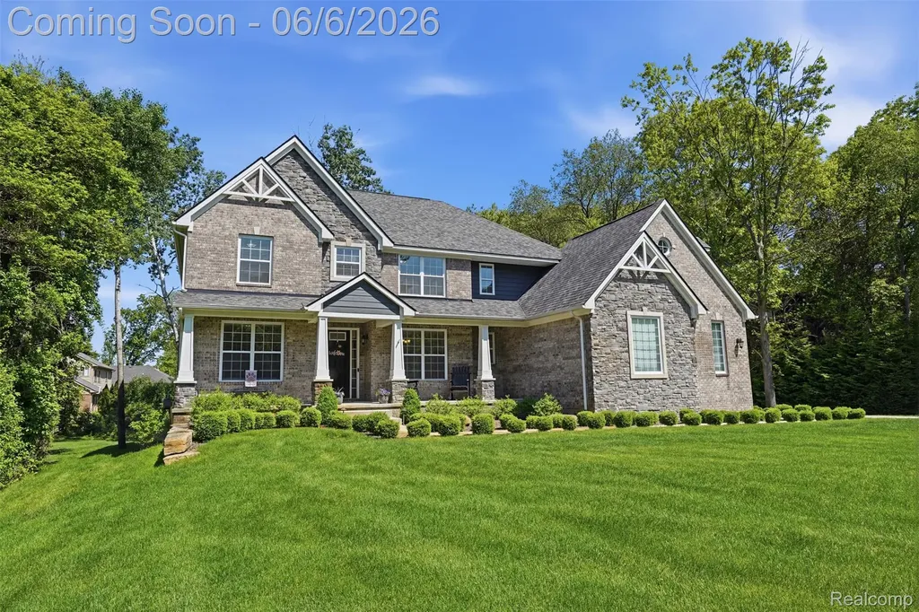 7375 N Mistwood Drive White Lake Charter Township MI 48383