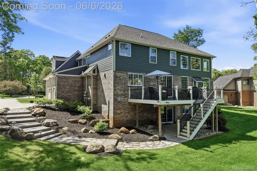 7375 N Mistwood Drive White Lake Charter Township MI 48383