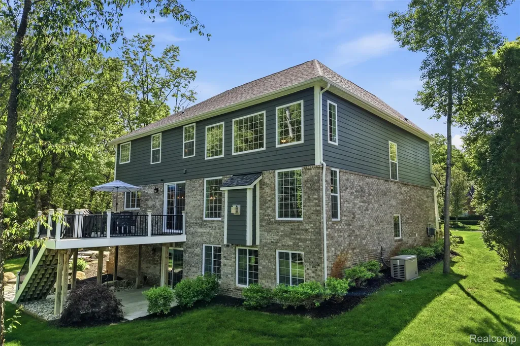 7375 N Mistwood Drive White Lake Charter Township MI 48383