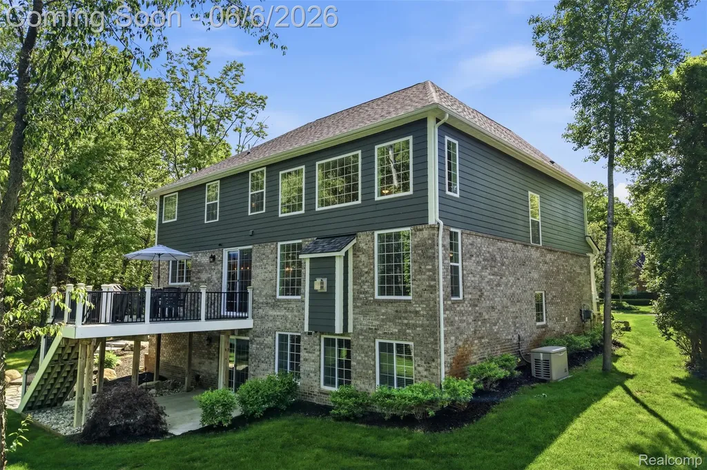 7375 N Mistwood Drive White Lake Charter Township MI 48383