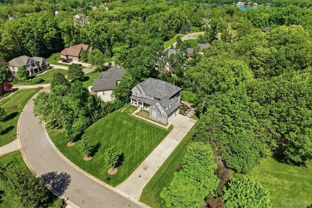 7375 N Mistwood Drive White Lake Charter Township MI 48383