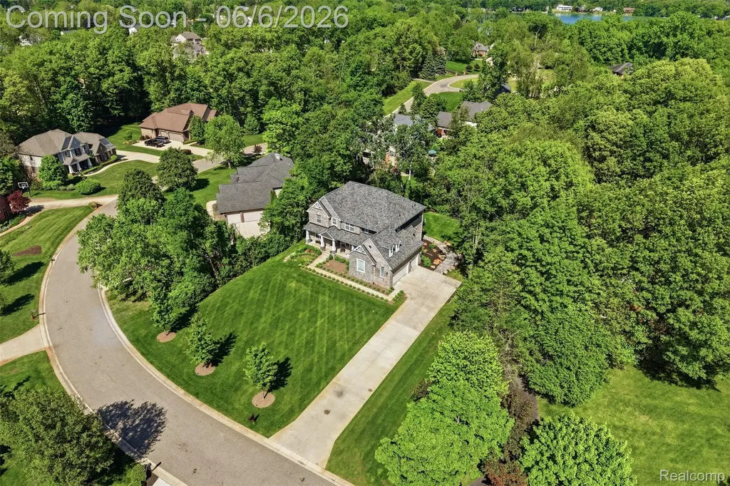 7375 N Mistwood Drive White Lake Charter Township MI 48383