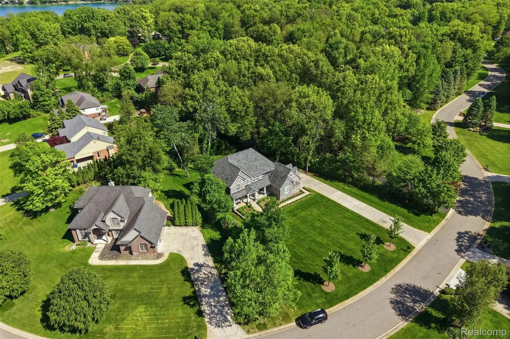 7375 N Mistwood Drive White Lake Charter Township MI 48383