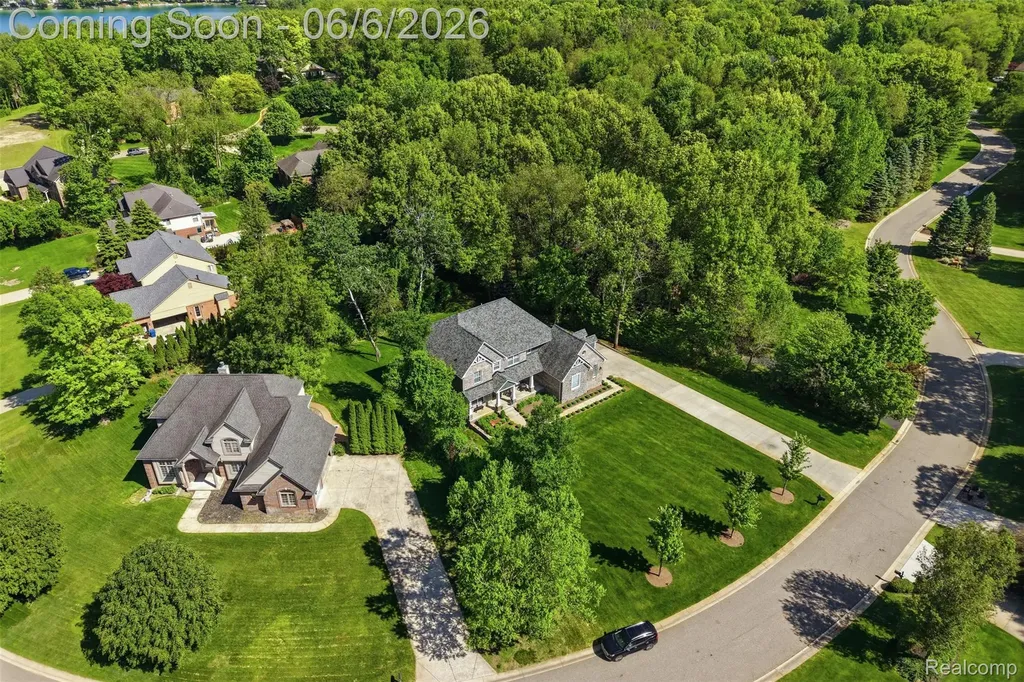 7375 N Mistwood Drive White Lake Charter Township MI 48383