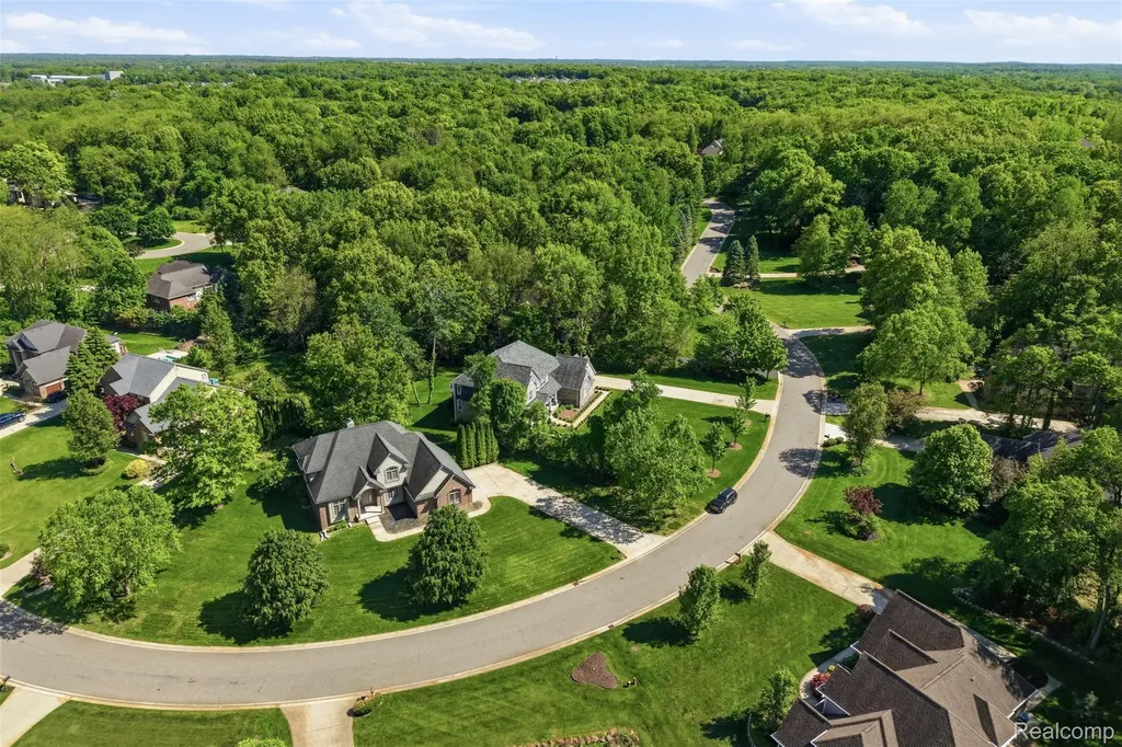 7375 N Mistwood Drive White Lake Charter Township MI 48383