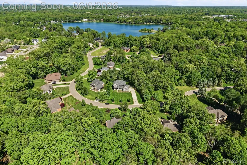 7375 N Mistwood Drive White Lake Charter Township MI 48383