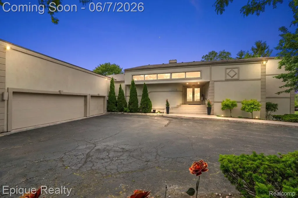 1848 Golf Ridge Drive S Bloomfield Hills City MI 48302